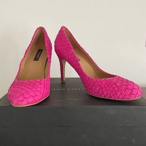 Ann Taylor OE Perfect Exotic Faux Snakeskin Pumps In Fuchsia/Pink Size US 7.5